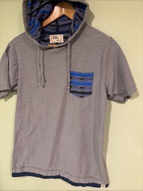 Free Planet Men’s Short-Sleeve Gray Hooded Shirt with Blue Pocket 100 % Cotton